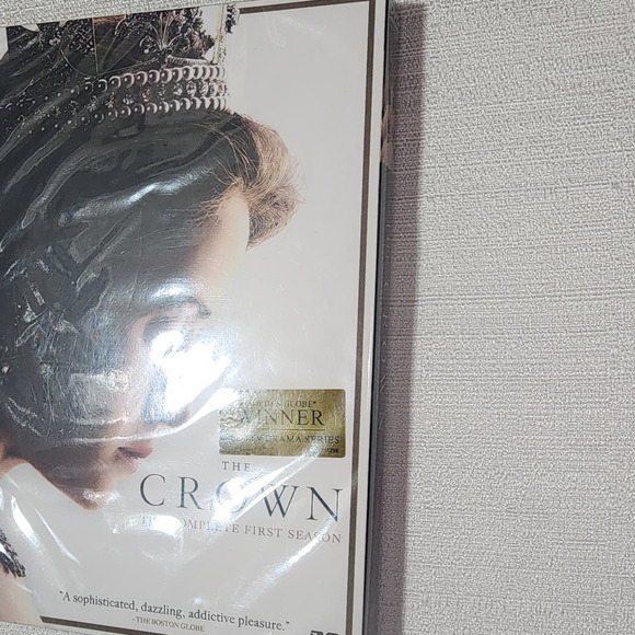 the crown the complete first season - Picture 4 of 5